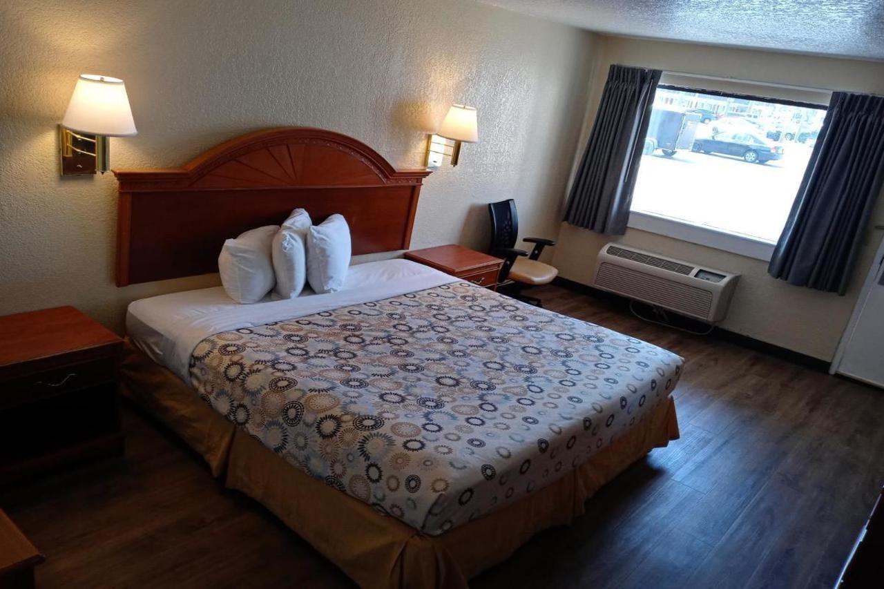 Hole Inn The Wall Hotel - Fort Walton Beach - Sunset Plaza - Nearby Beaches & Hurlburt Exterior foto